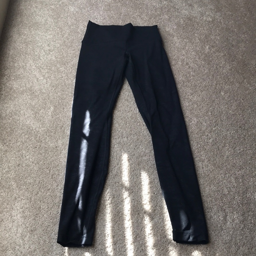 Size 4 lululemon yoga pants. Good condition.